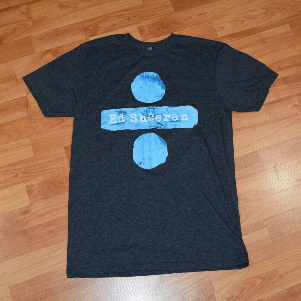 ED SHEERAN Divide World Tour St. Louis Souvenir CONCERT T-SHIRT Adult Sz M